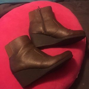 Brown Lifestride "Noise"  Flex wedge booties size 8.5